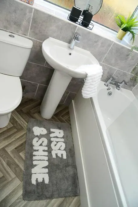 Delightful 2 Bed Town Centre House, Sleeps 4 Apartment Barnsley 0*,